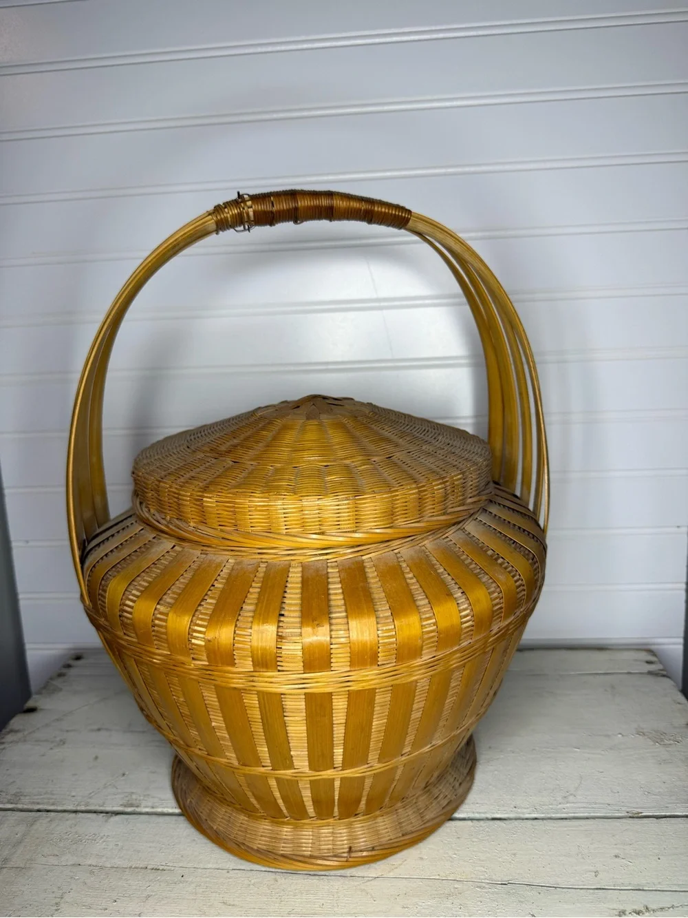 Vintage Bamboo Hand Woven Round Rice Market Tea Basket w Lid